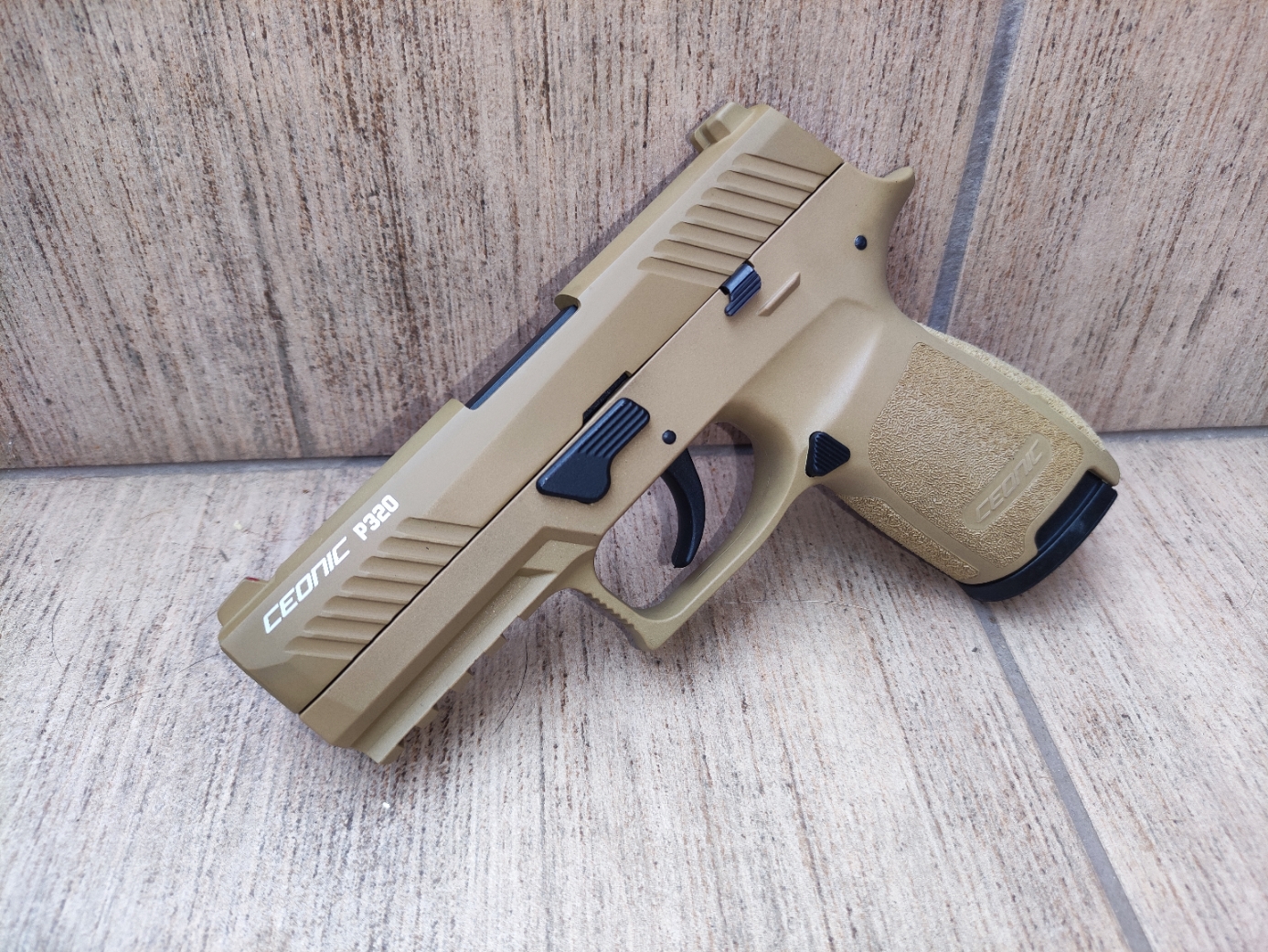 Ceonic P320 FDE 9 mm PAK kaliberű fegyverek