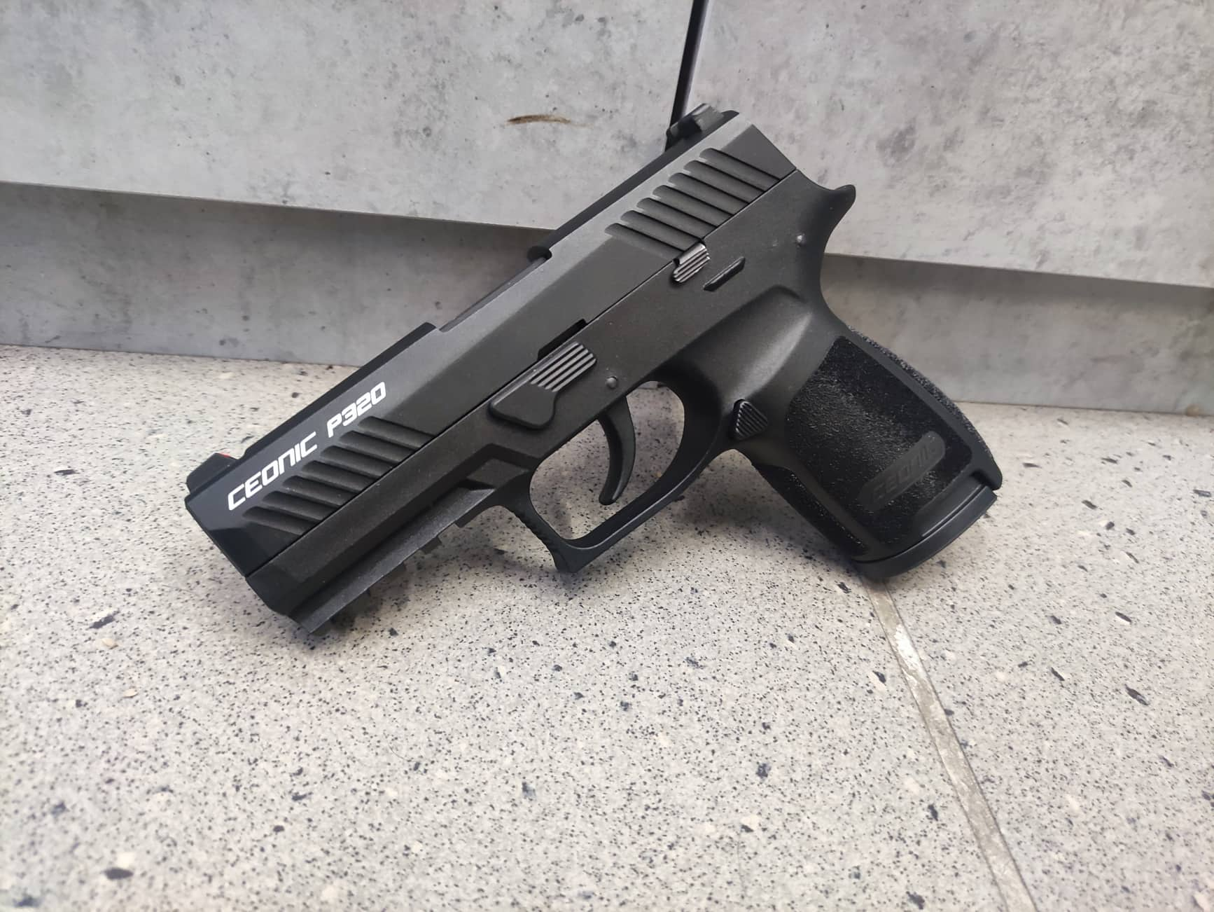 Ceonic P320 9 mm PAK kaliberű fegyverek