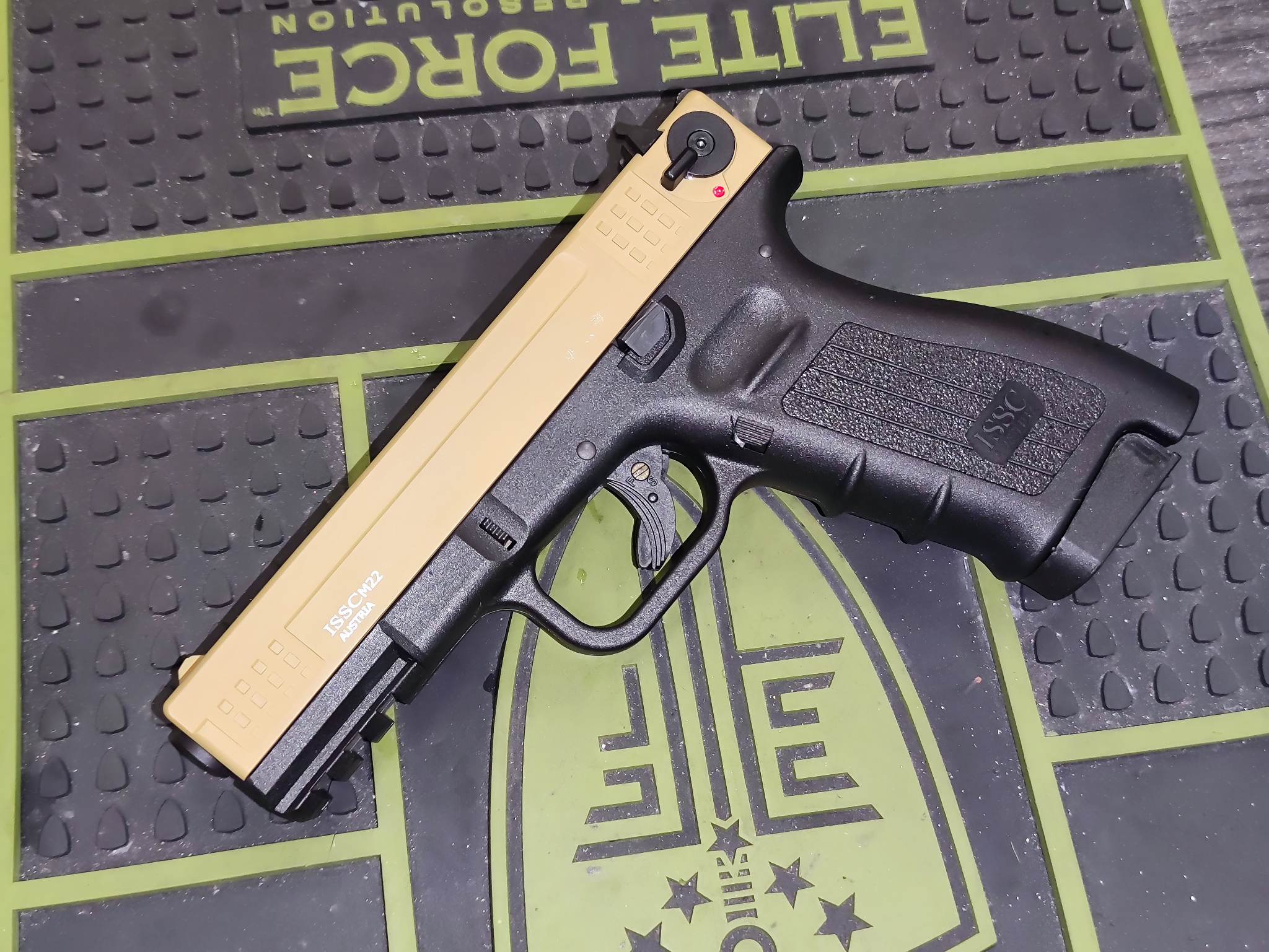 CEONIC ISSC M22 FDE szán 9 mm PAK kaliberű fegyverek