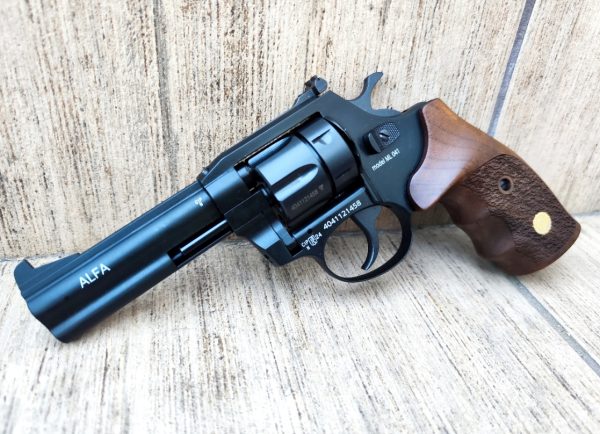 Alfa ML041 muzeális céllövő revolver, fekete, diófa markolatos