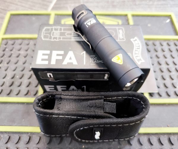 Walther EFA1 zseblámpa hordtokkal