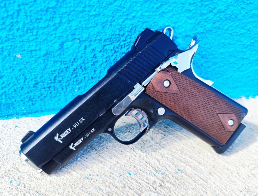 Kuzey 911SX fekete, famarkolatos 9 mm PAK kaliberű fegyverek